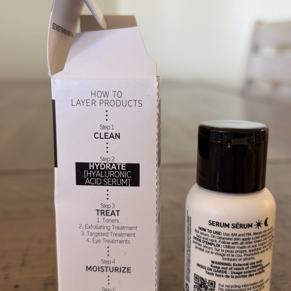 The Inkey List 30 ML Hyaluronic Acid Serum - Black and White - Picture 2 of 3